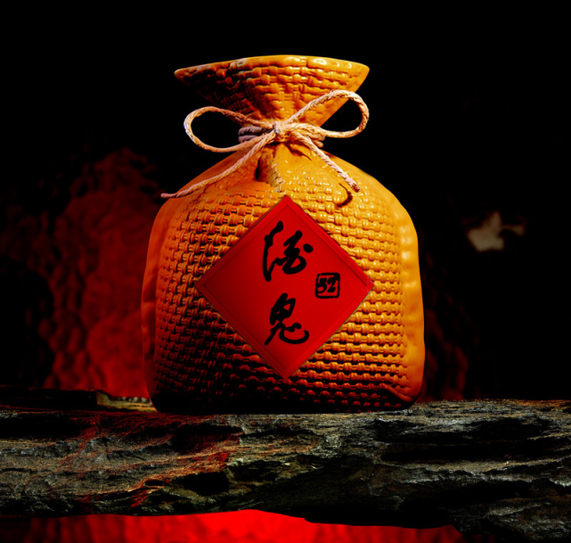 红狐视频 《馥郁香型国标》颁布，业内“黑马”酒鬼酒晋身价值“白马”