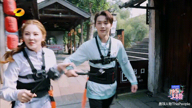 明星素颜|为美白脱腿毛,秀细腰细腿,还化烟熏大浓妆,好好做男人不好吗?