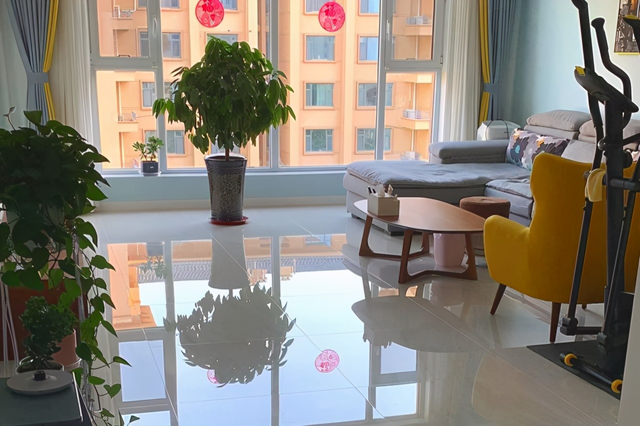 到姑姑家里做客，看到她家的布置，才明白什么叫做“干干净净”