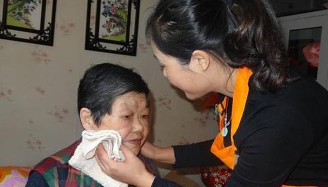 招聘|“保姆荒”扯开行业内幕！富人家庭招聘要求曝光：大学生都难达标