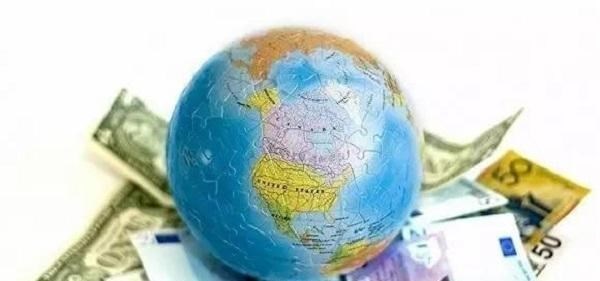上世纪70年代,由国际贸易引起的国际资本流动与国际贸易失衡