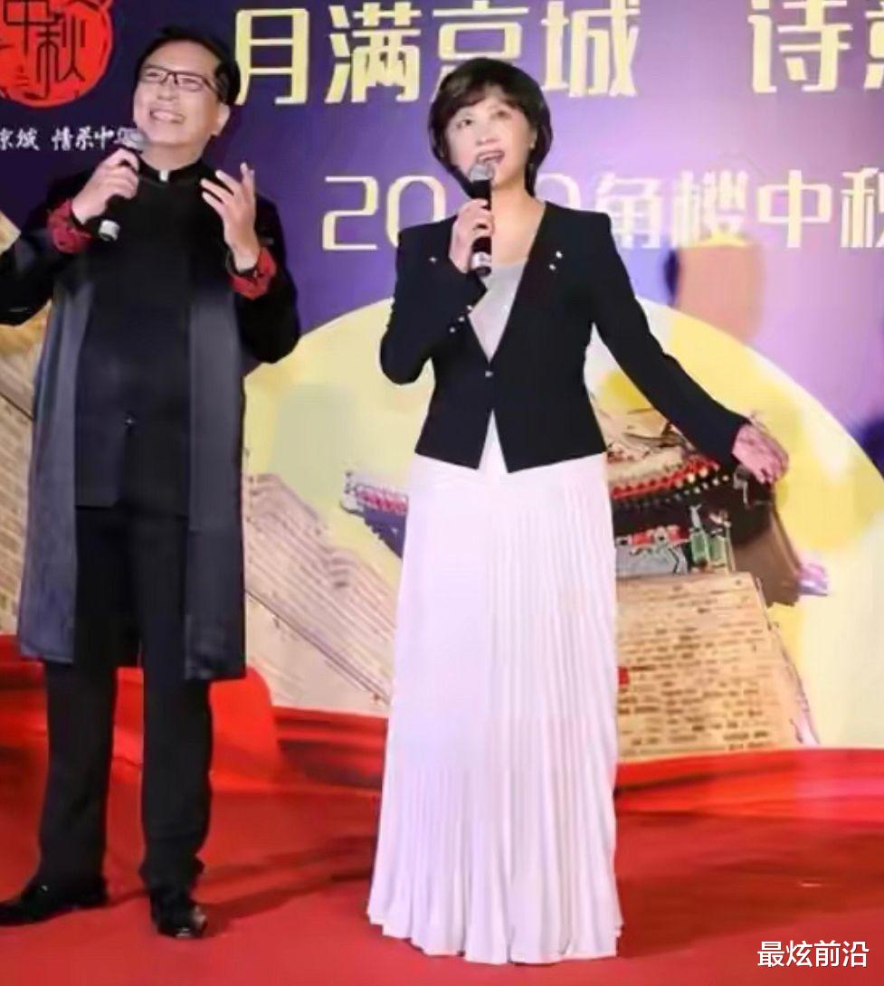 最炫前沿 68岁的朱琳还是那么迷人，穿职业装还不失美感，真正意义上的美人