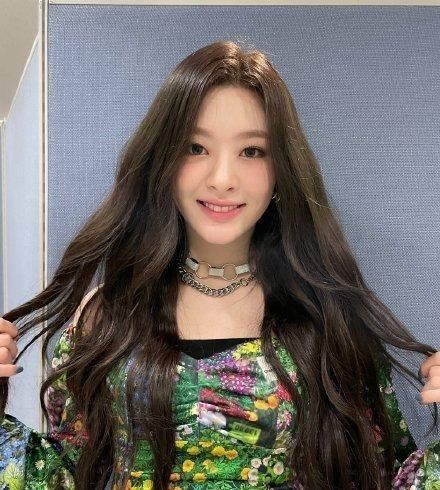 袁冰妍|韩流五代女团怪物新人是真多，出道曲拿一位成常态，可惜群龙无首