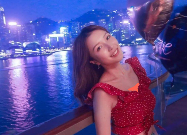 爱买买买的百万姐 李泽楷前任郭嘉文晒聚会照，笑容甜美状态好，男性友人出镜引关注