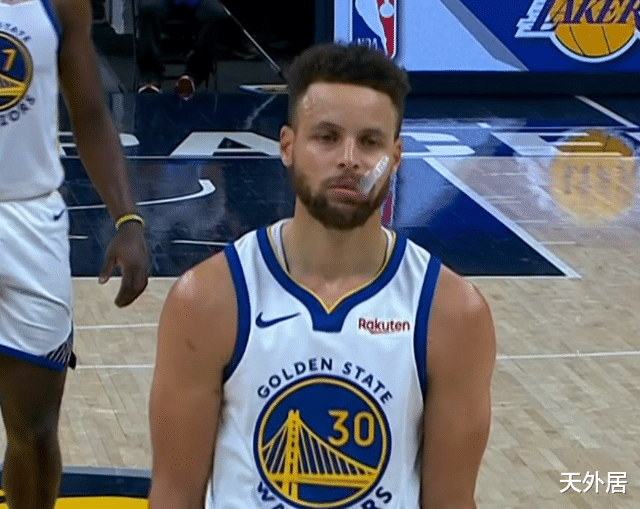 斯蒂芬·庫里|三分11中1也能取勝！庫里罕見贏球黑臉，隊友集體“拯救”了他