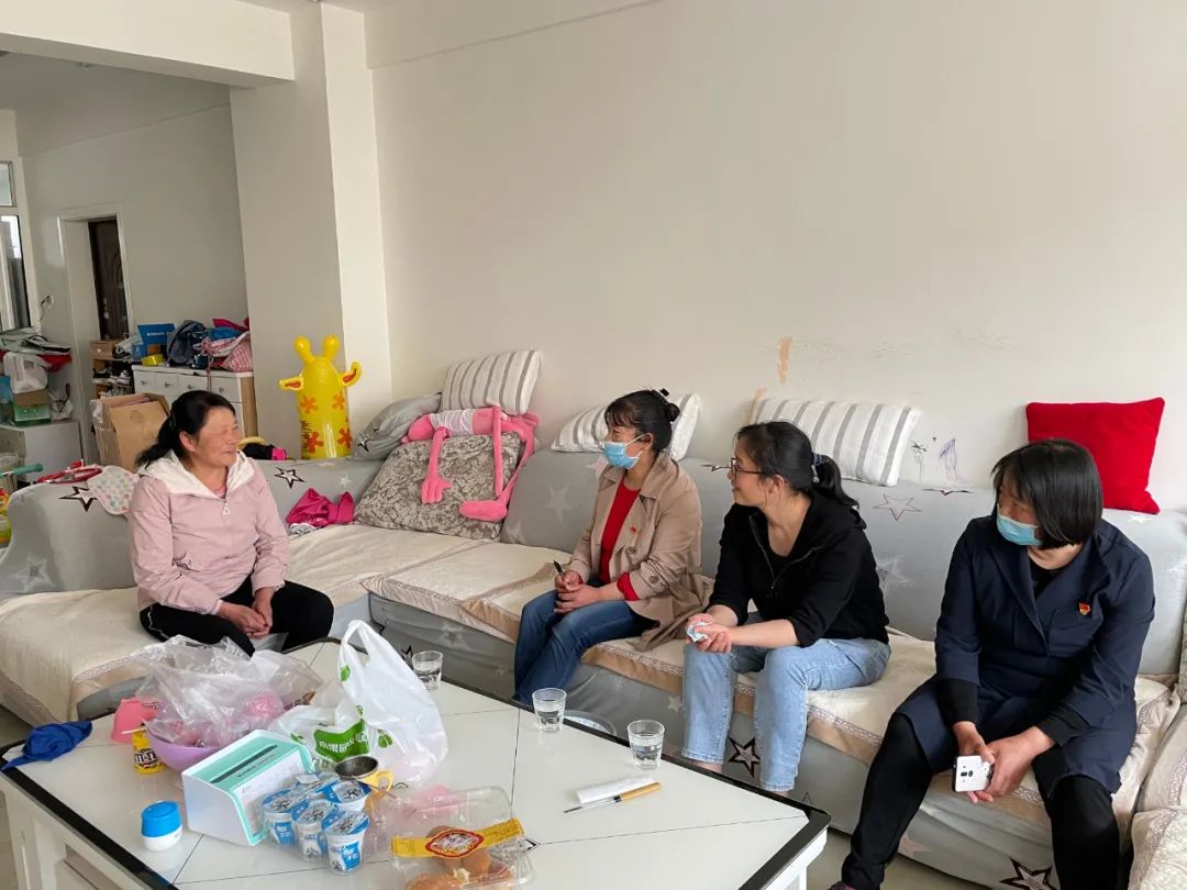 玉龙快报 县医院慰问支援瑞丽职工家属