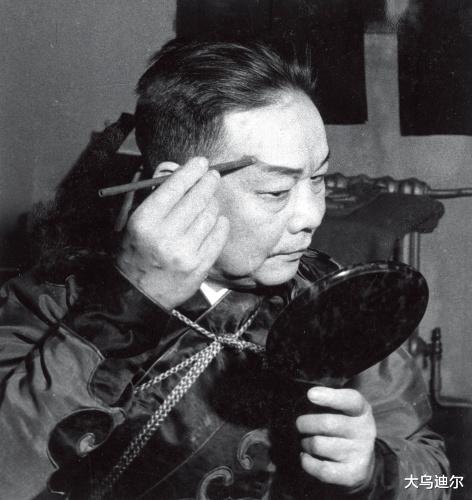 张云雷|30年前周信芳老先生就讲“不要只顾耍腔，却忘了做戏”单依纯你听到了吗？