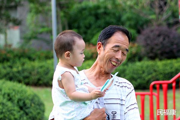 民福康|为什么小孩总是会在半夜突然哭闹？