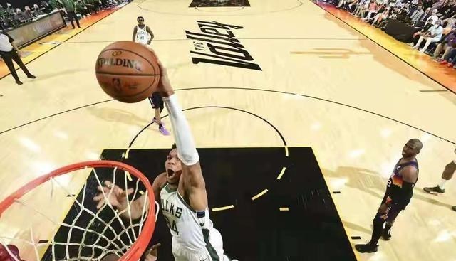 小喵姐|42+12创纪录!字母哥尽力难阻失利,无奈霍乐迪被打成了施罗德