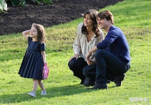 汤姆·克鲁斯|阿汤哥15岁女儿打扮成熟，小腿紧实无赘肉，长袖都被她穿成露肩装