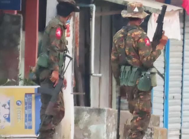 炸弹袭击|因参与武装培训和炸弹袭击，缅甸29人被判无期，21人被判死刑