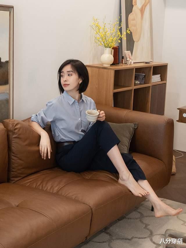 八分穿搭|35岁的女人建议多尝试简约风，浅蓝色衬衫搭配西装裤，高级时髦