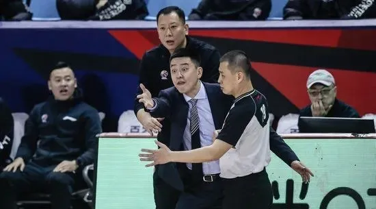 林书豪|终于等到！林书豪第一场就炸！99分干翻辽宁队！CBA整整等了他1年