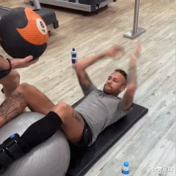 内马尔购别墅:1900平米,350万美元!20个车位,夜店风格