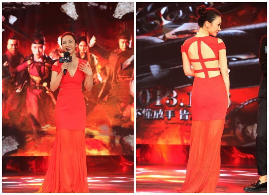 柳岩|柳岩穿衣真胆大，身穿连衣裙秀丰润饱满身材，挤得厉害也不怕走光