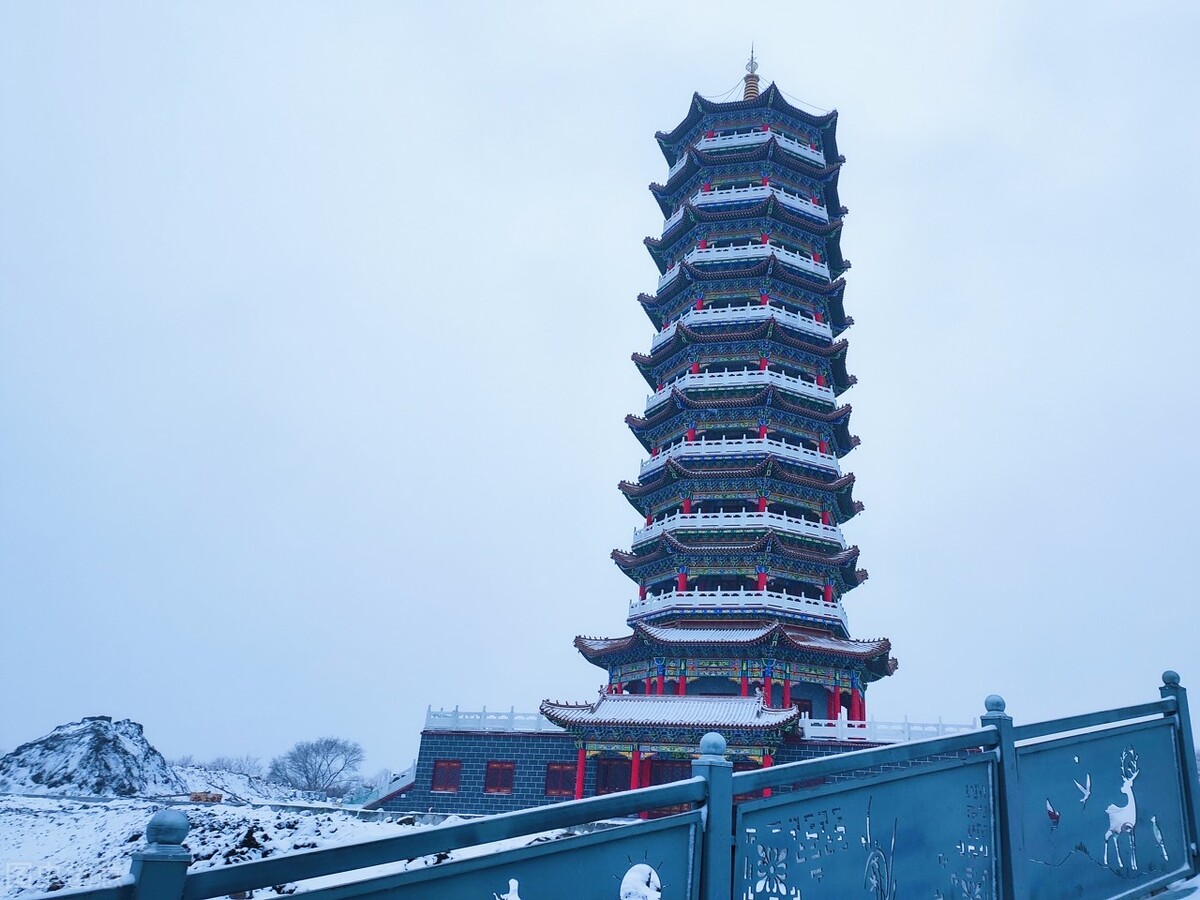 鹤岗|新藏靠边站！这个5w买房10w住别墅的小城，才是打工人的诗与远方！