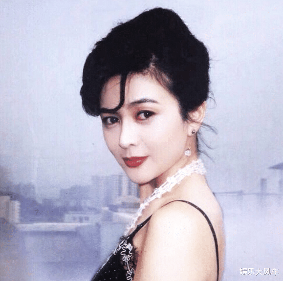 关之琳|关之琳接到280万广告代言，欣然前往，见面却被向太泼一脸热咖啡