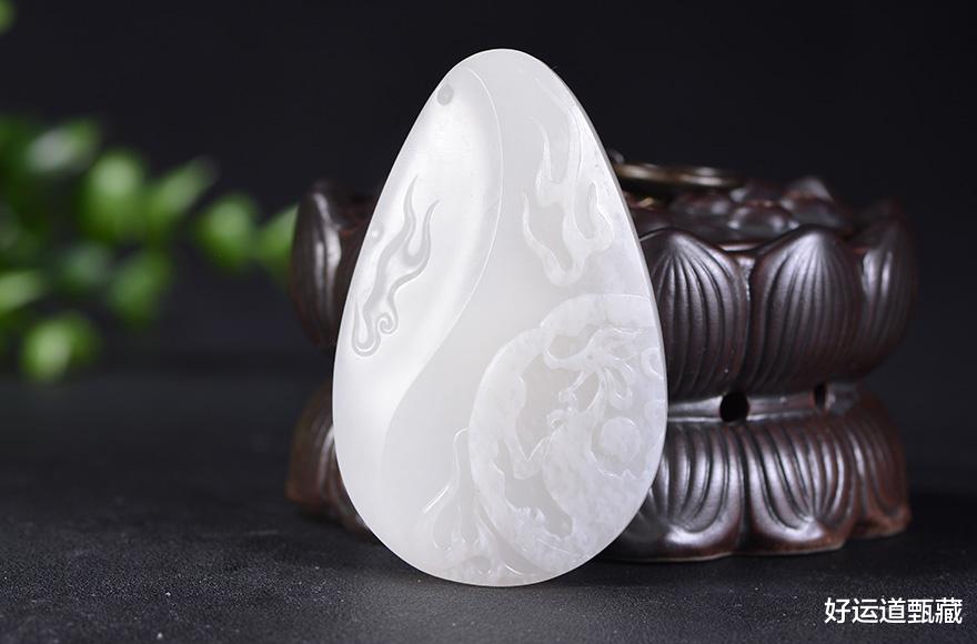 |不比红皮籽料差的和田玉白皮籽料，白皮料赌性大，但肉质细腻油润