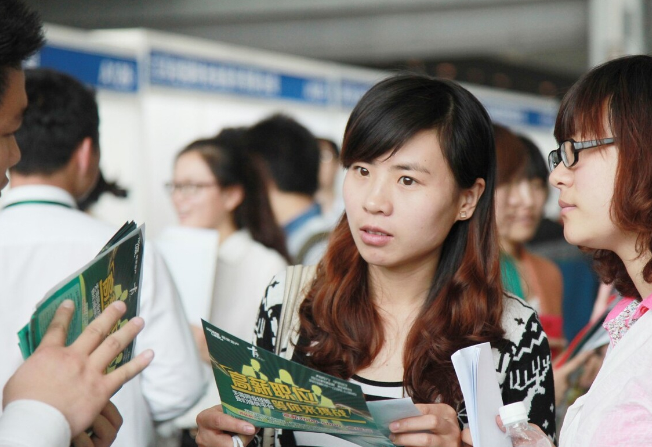 甘肃|中储粮公司扩大招聘，专科生也可报名，六险二金还免费食宿