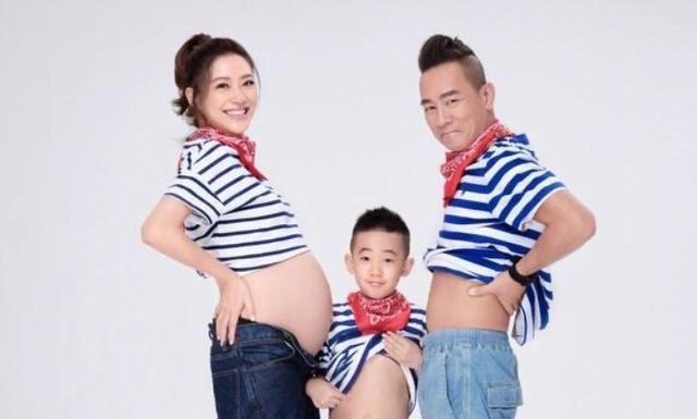 百艾堂|陈小春自嘲被Jasper冷落，小儿子安抚老父亲的醋意，脾气更像自己