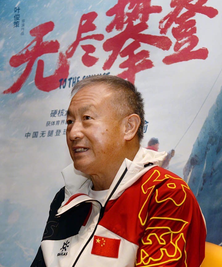 夏伯渝|成龙胡歌吴京“排队”为他宣传,人民日报成粉丝,72岁夏伯渝凭啥