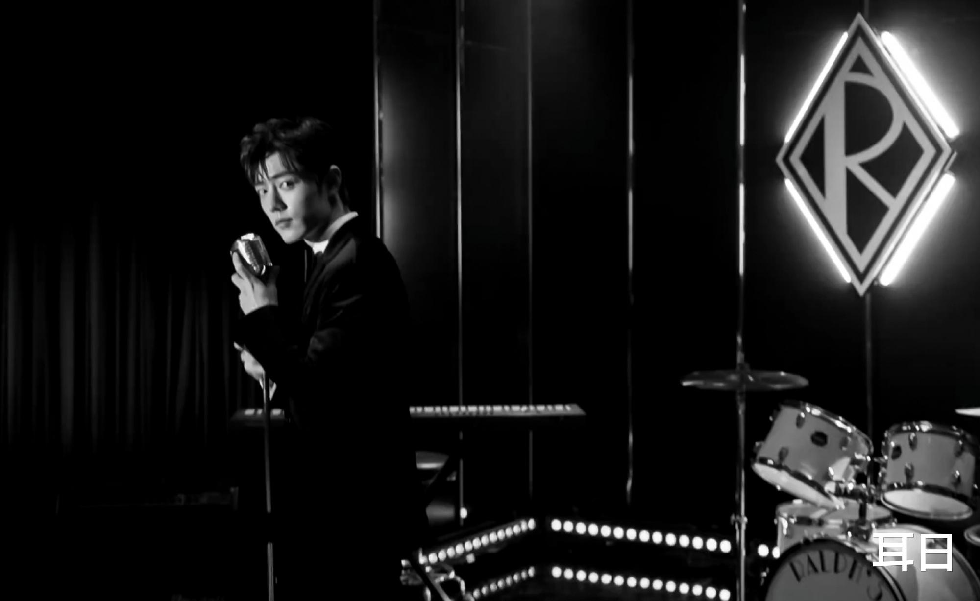 张若昀|肖战新代言却被自己抢热度，白天游玩还被偶遇，采访发布令人泪目