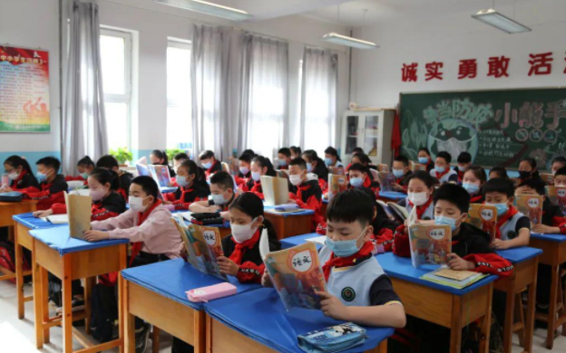 糯妈育儿经|小学生作文《我的书包》走红,字迹工整、表达清晰,才华惊艳众人