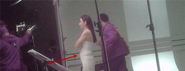 张柏芝|张柏芝再次怀孕，四胎已石锤？小腹凸起十分明显