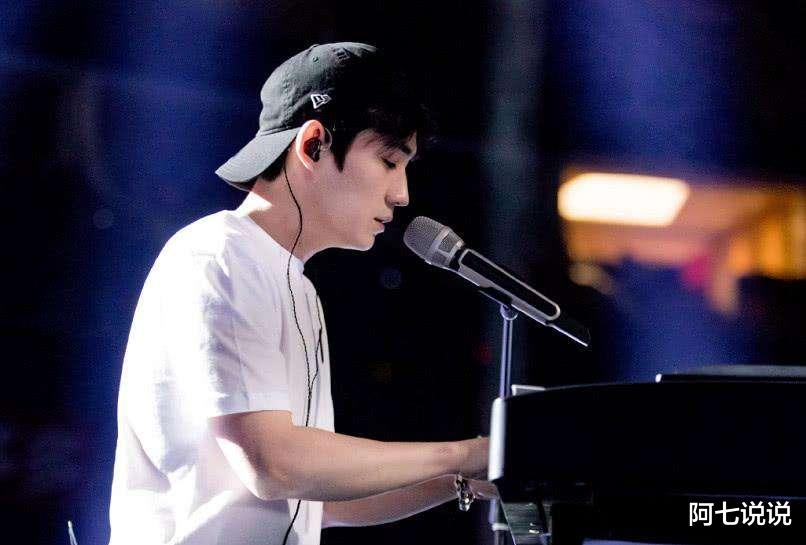 朱一龙|朱一龙：跑龙套10年终成顶流，他比很多演员都活得清醒和通透