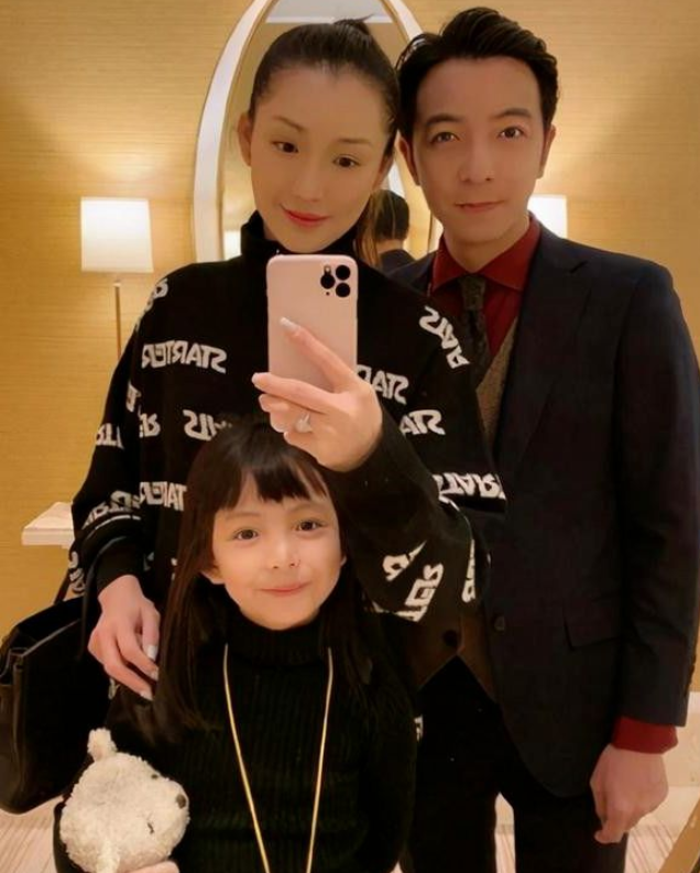 |靠收租走红的网红夫妻,两年红遍网络,真实身份被扒,网友:难怪