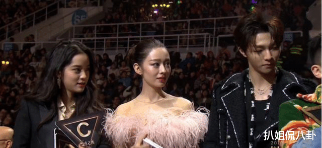 欧阳娜娜|欧阳娜娜和刘浩存同框比美,一个人间小天使一个木头美人,完胜