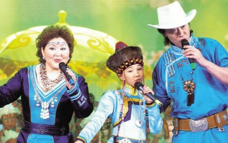 吉祥三宝|吉祥三宝过去14年：爸爸去了天堂，妈妈隐退，“女儿”英格玛大变样