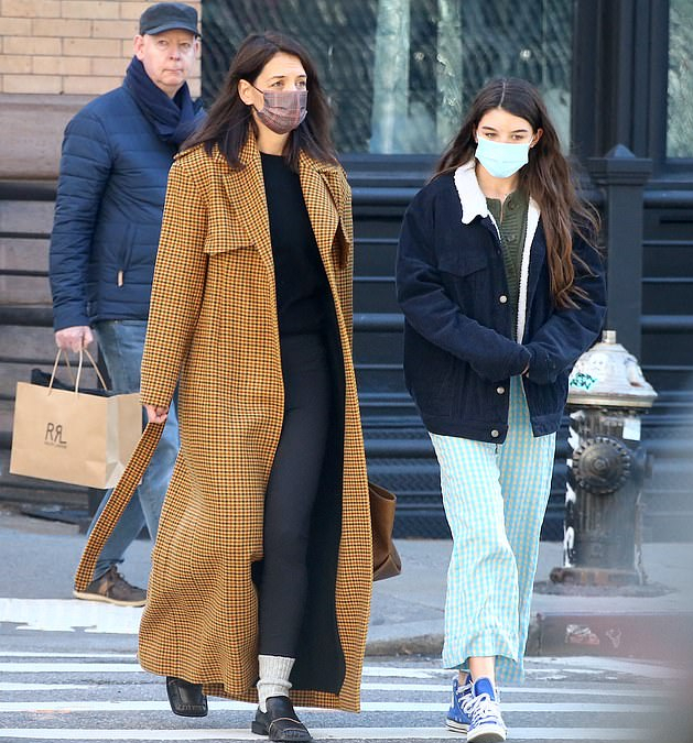 汤姆·克鲁斯|阿汤哥前妻和女儿出街！15岁小苏瑞穿睡裤也难挡美，个子超过170