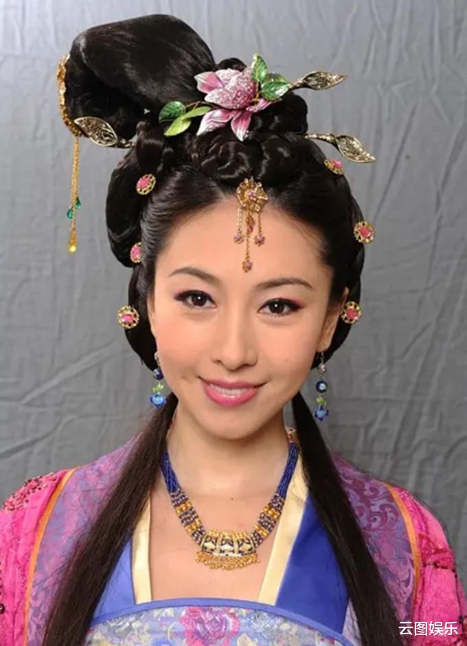 樊少皇|樊少皇为二胎开派对庆生，一家四口颜值高，妻子手中的钻戒太耀眼