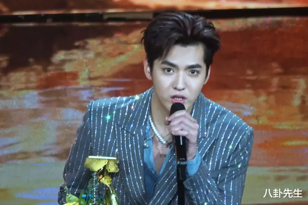 EXO|EXO出道9年中韩成员今昔对比：吴世勋轻微发福，鹿晗气质大变