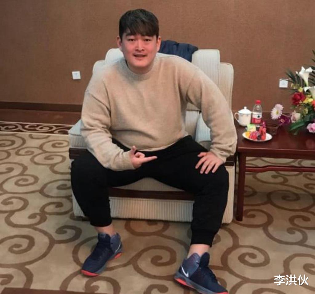 赵本山|会投胎有多重要？王思聪身边美女环绕，赵本山儿子到哪儿都是焦点