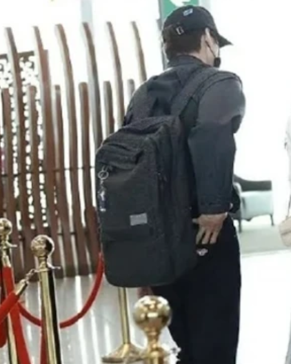 魏大勋|刘恺威魏大勋机场偶遇，魏大勋慌忙躲避，刘恺威面露尴尬全程黑脸