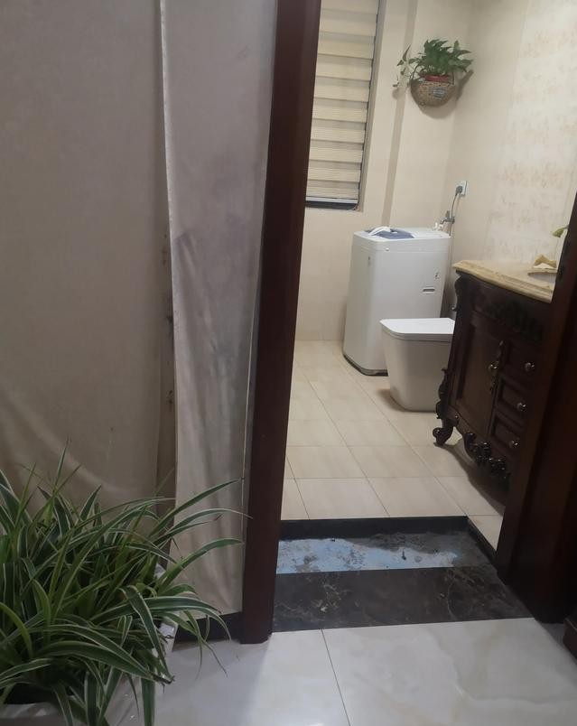 看到卫生间门口漏水,我发现这是无数中国家庭装修的通病