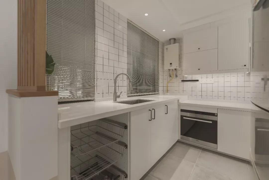 |是谁想出来的，厨房橱柜底部留空一格，没想到做饭这么实用！