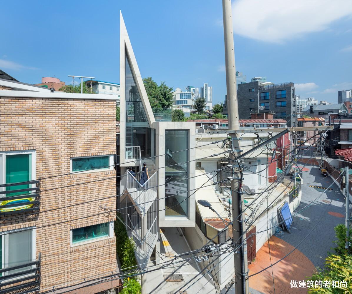 做建筑的老和尚 造型怪异的住宅：如同做数学题般抽丝剥茧，最后形成舒适的空间