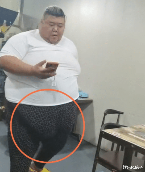 美颜 600斤胖猴仔直播换造型，首次开美颜瘦脸，眼神迷离状态差