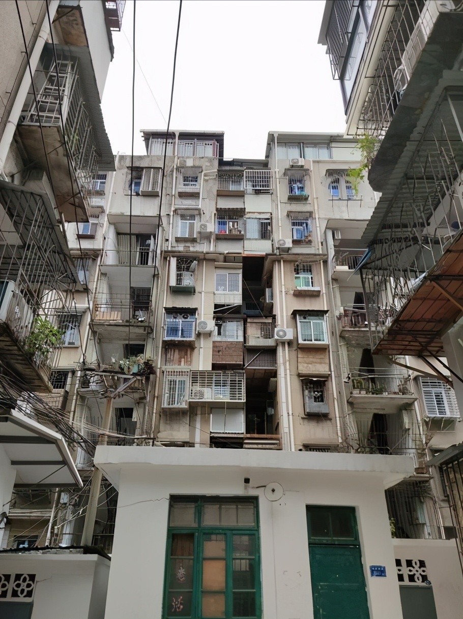 二手房|为什么有人专收老旧小区的顶楼？这些小区有什么价值？