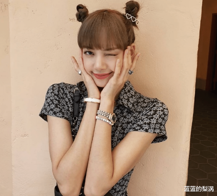 lisa ?“人间芭比”Lisa回归翻车，造型油腻，苹果肌很吓人，这还是Lisa吗？