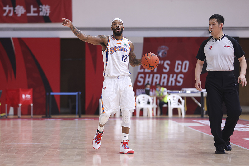 上海男篮|上海惨遭大逆转!一人成遮羞布,郭昊文迷失,洋帅弃用一将成败笔