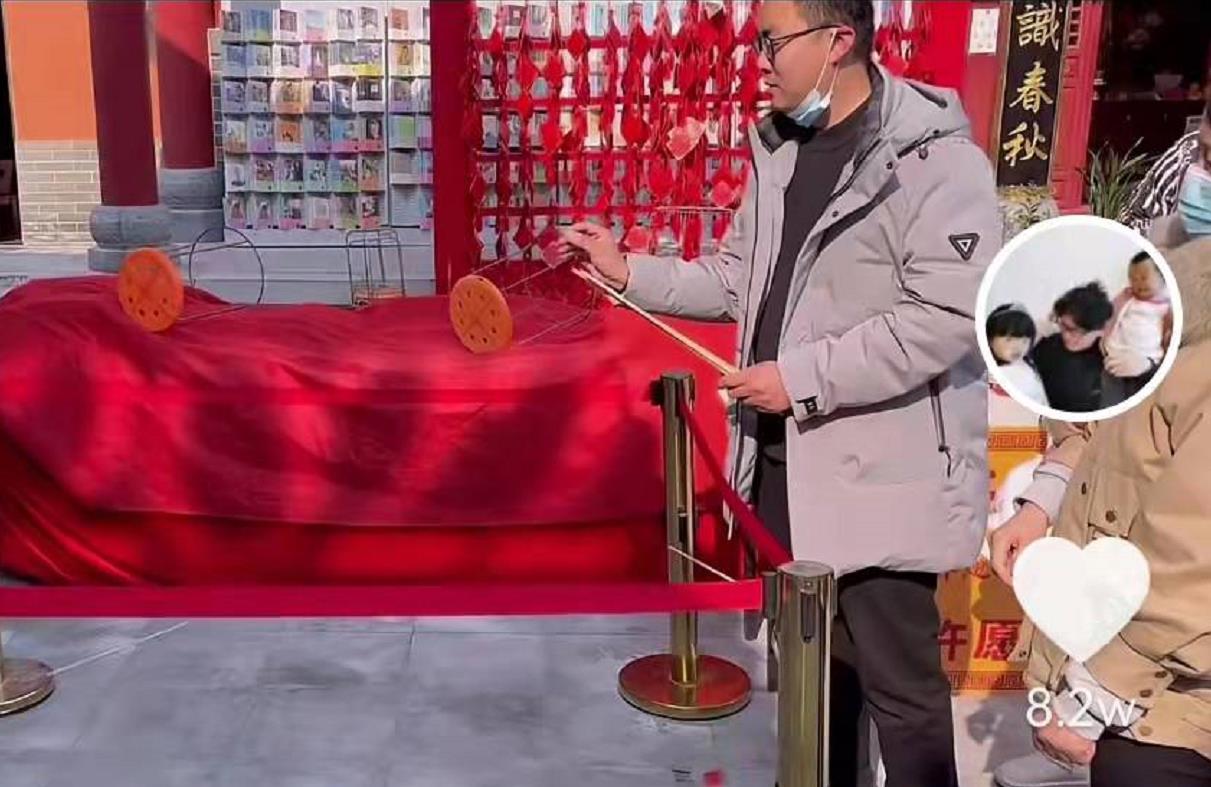 风起洛阳|姚威与许敏玩投壶：母子之间其乐融融的关系，让网友赞美母慈子孝