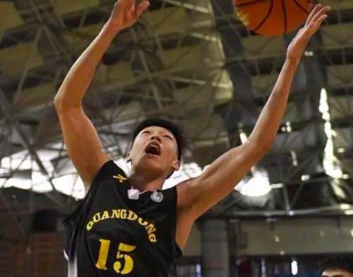 辽宁男篮|又输了！辽宁25分惨败广东！李洪庆迫于无奈，朱芳雨说的真没错