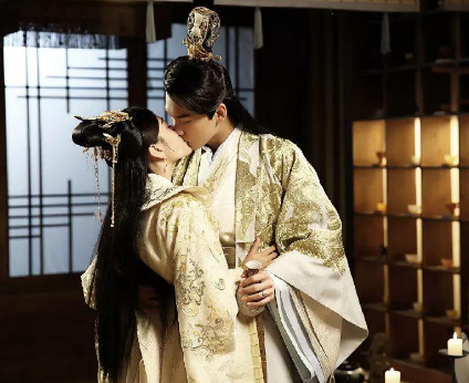 梁洁|赵露思鞠婧祎均不敌，首个百亿网剧女主，这位女星这么厉害？