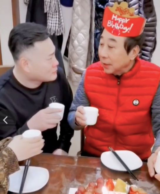 冯巩|冯巩庆生现场太朴素，菜色简单被吐槽小气，贾玲白凯南未见踪影