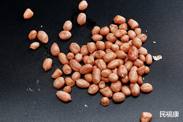 花生 吃花生有碍于减肥？想要减掉小肚腩，遵循饮食“4少4多”