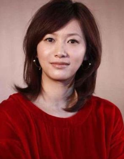 徐静蕾|徐静蕾：17岁起没断过男朋友，47岁还未婚，是对父亲的“报复”